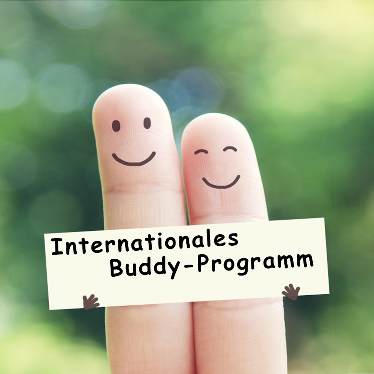 2 Finger mit aufgemalten Smileys halten ein Schild mit der Aufschrift "Internationales Buddyprogramm"